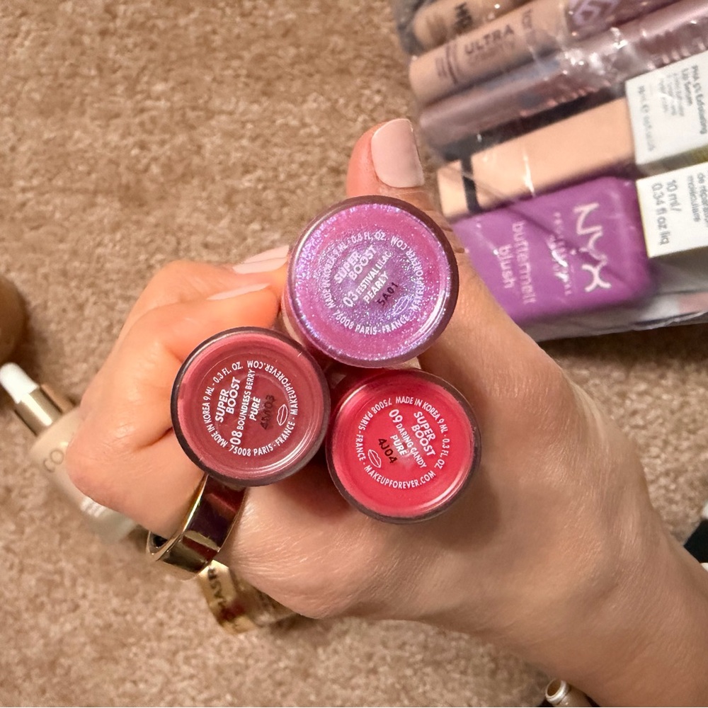 Makeup Bundle - Picture 11 of 11